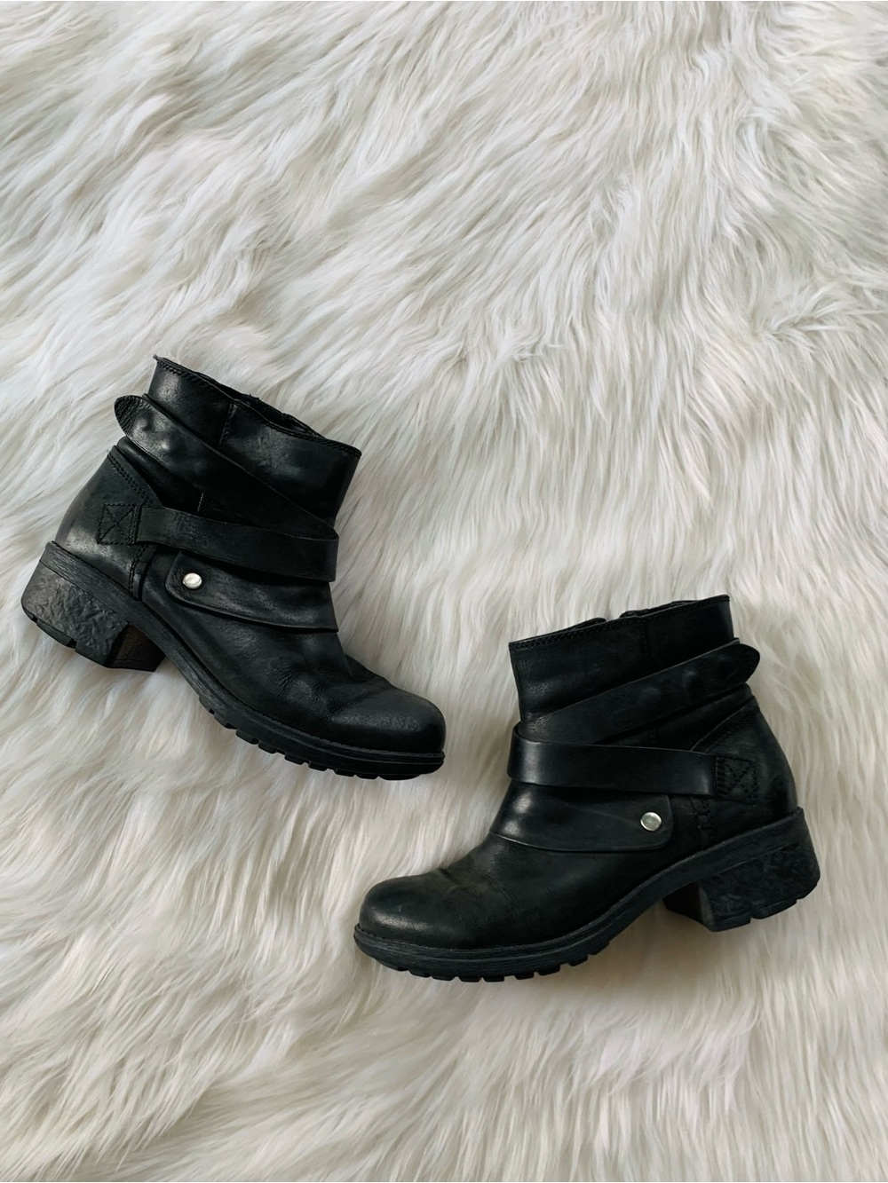 Clarks Artisan Mansi Calla Moto Bootie wrap around strap round toe leather boot